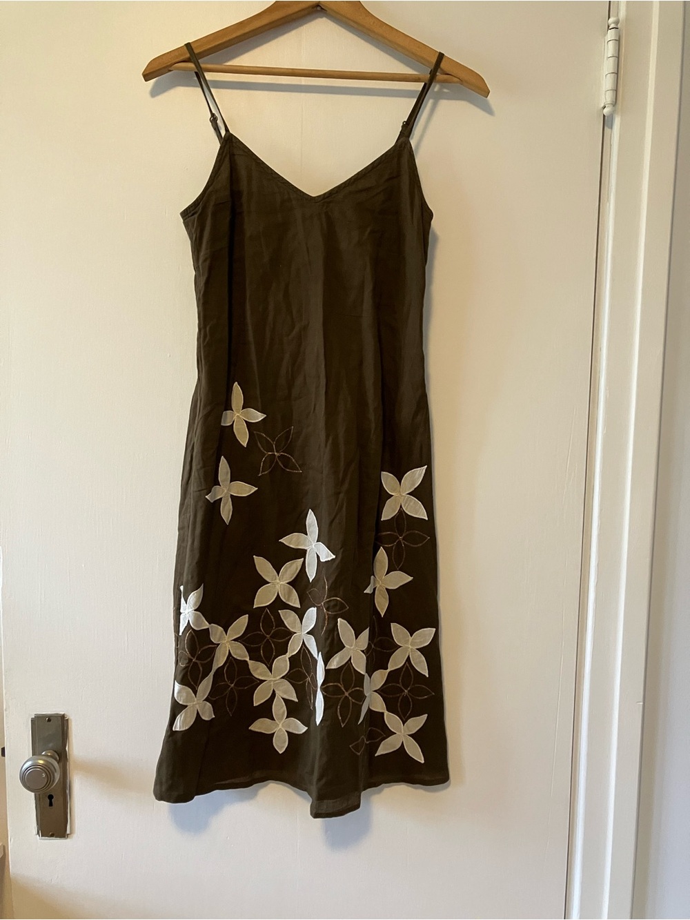 Brown Y2K Midi Slip Dress with White and Bronze Floral Appliqué